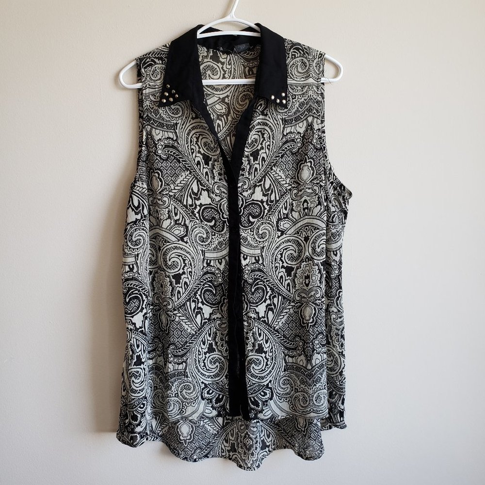 ♕ 2/$10 NEW DIRECTIONS Sleeveless Button Top